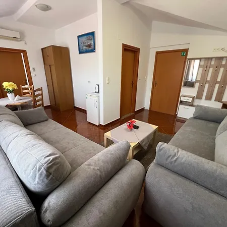 Laura Guest house