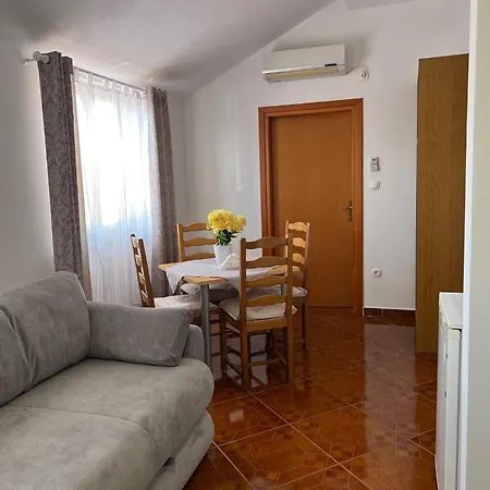 Πανσιόν Laura 3*