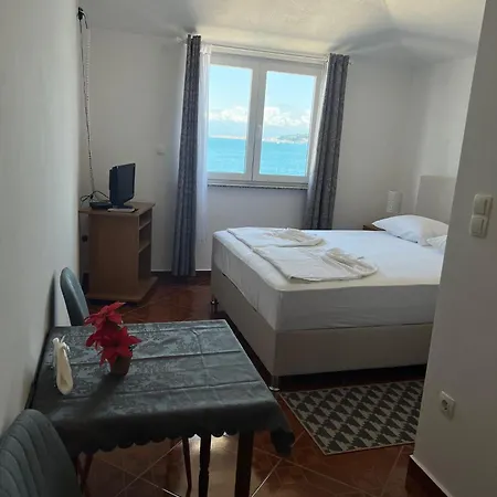 Laura Guest house