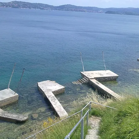 Laura Πανσιόν