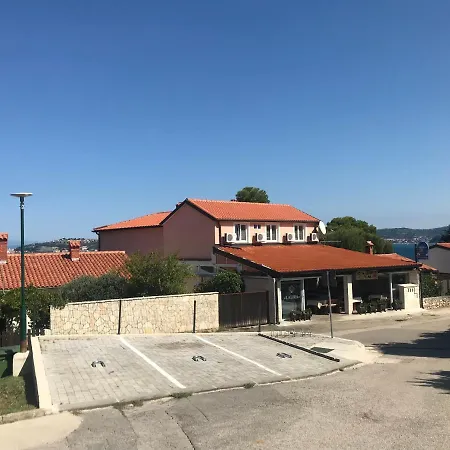 Laura Guest house